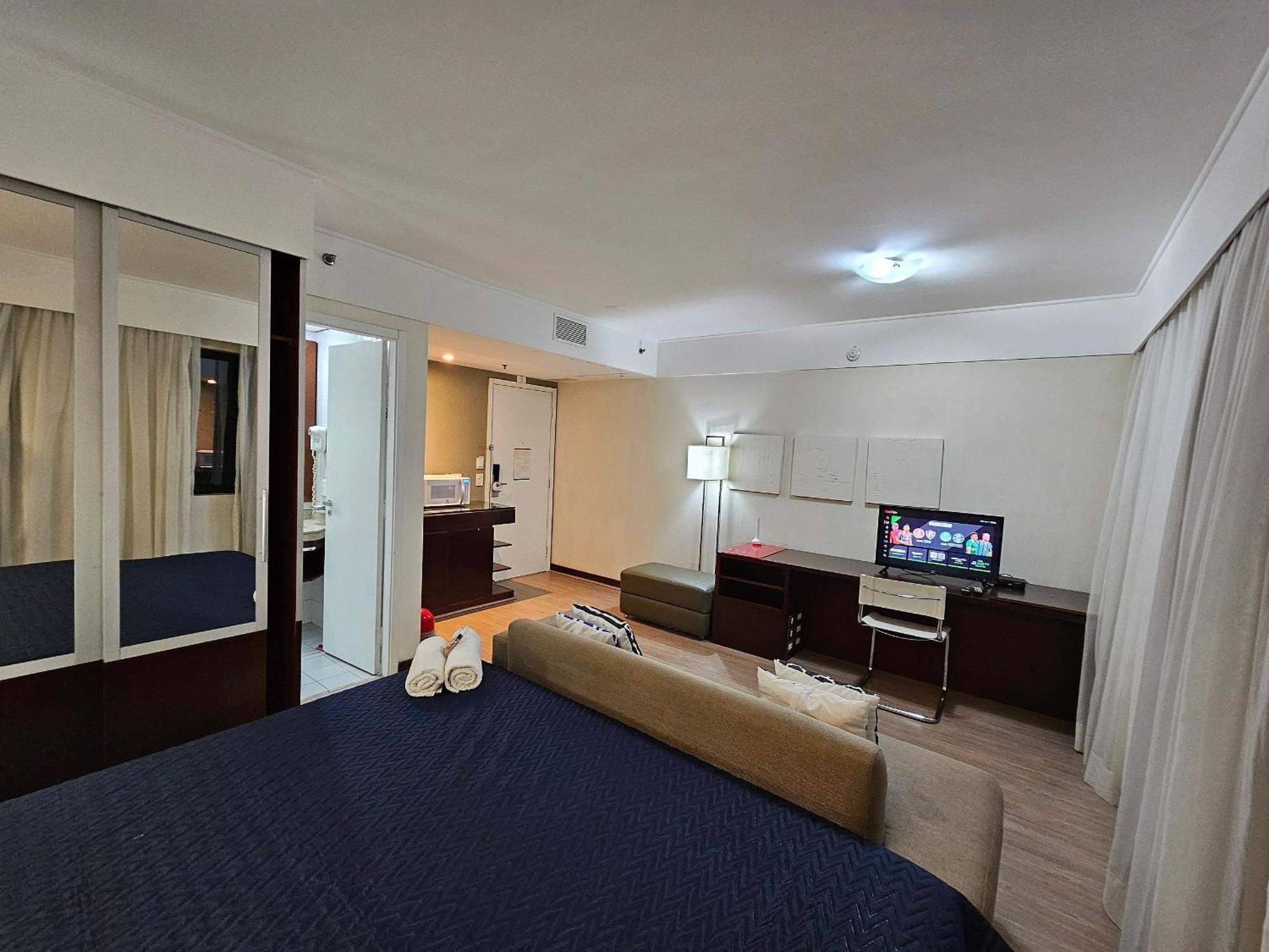 Flat Av, Ibirapuera 2534 *